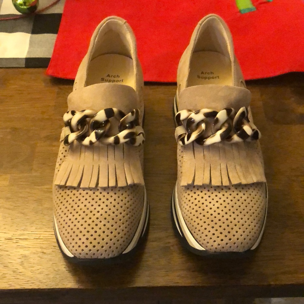 Soft waves arch support stylish wedges, new without box